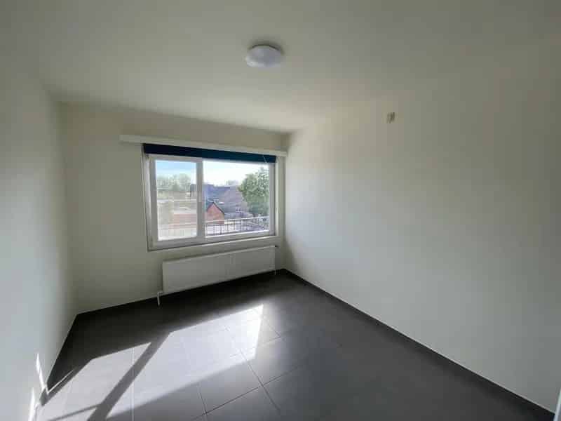Ruim Appartement Op Centrale Ligging Te Geel (Zammel).