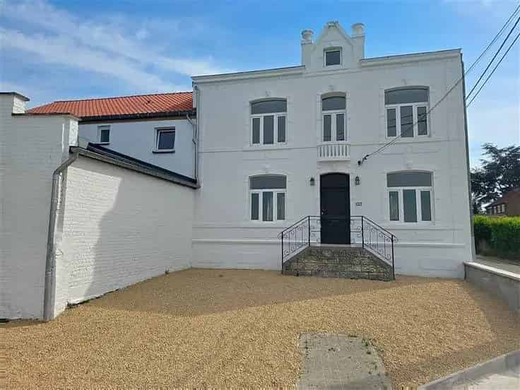 Gerenoveerd Dorpshuis 160m² Nabij E40 Hannut