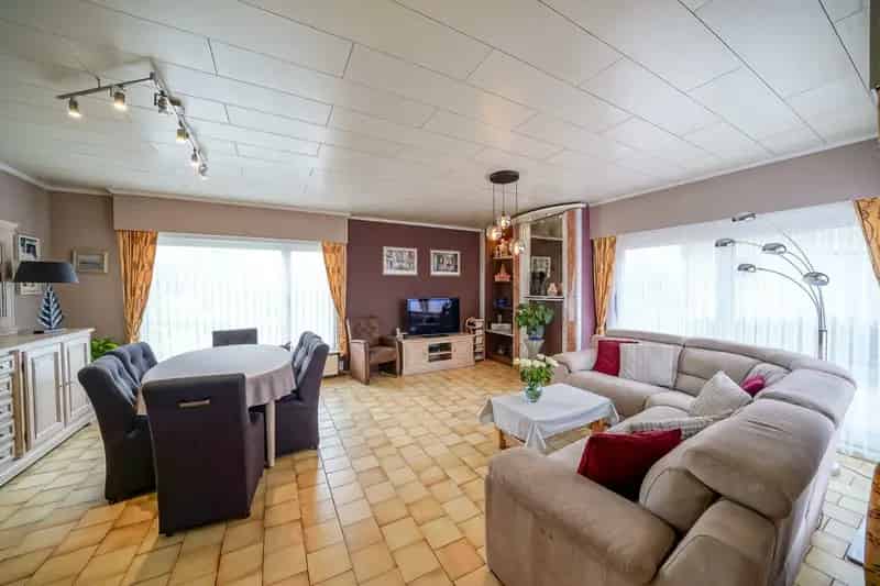 Goed gelegen bungalow met 3 slaapkamers, garage en tuin in Westkerke