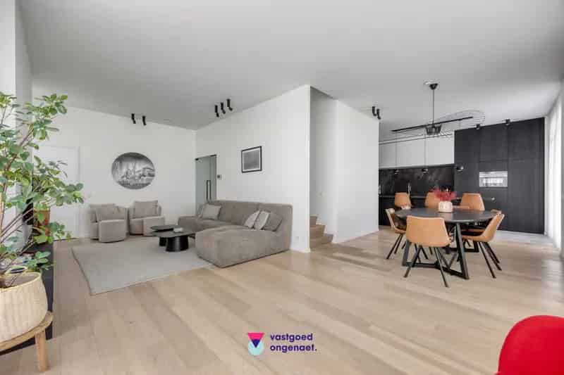 Exclusieve penthouse met zicht op water en stad