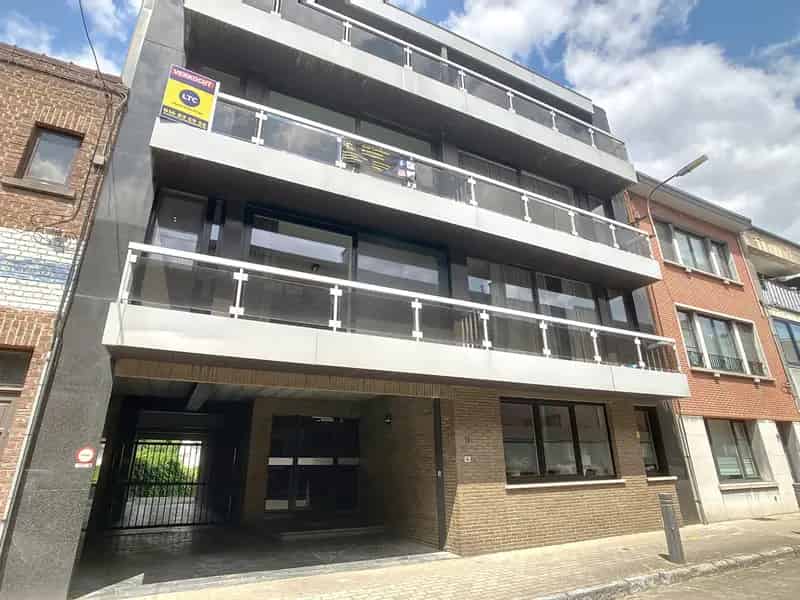 Zeer ruim gerenoveerd appartement! 