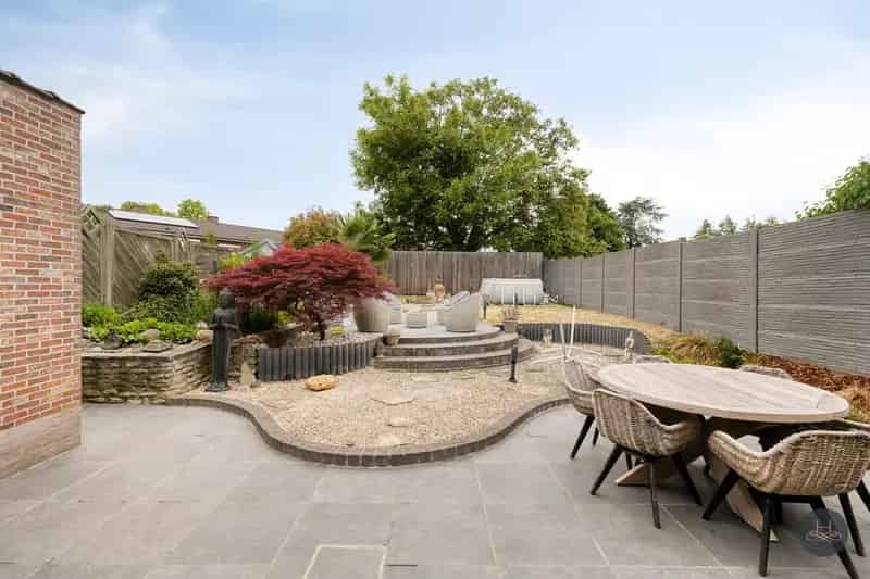 Gerenoveerde, unieke grote woning met ingerichte tuin