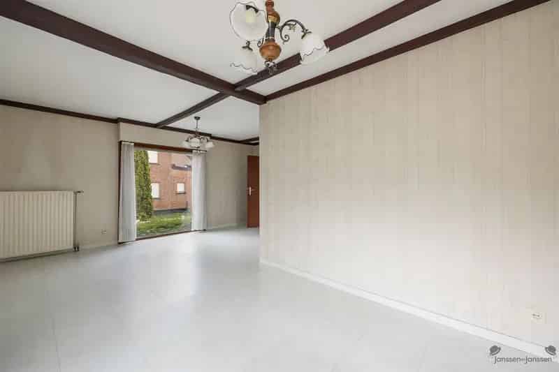 Charmante woning met 2 slaapkamers, garage te Rotselaar.