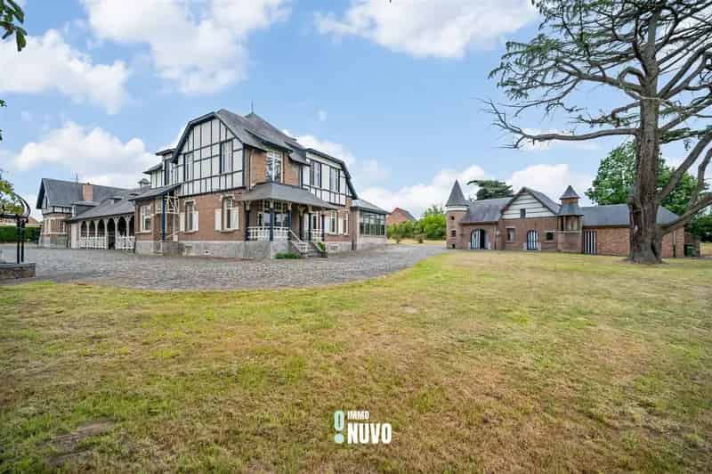 Uniek landhuis met uitzonderlijke ruimte en potentieel!
