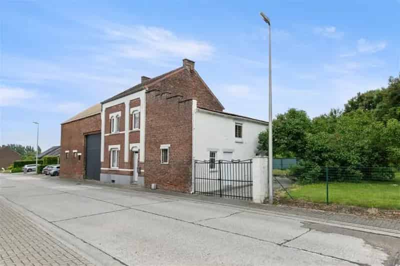 Te renoveren gezinswoning met loods in Gingelom