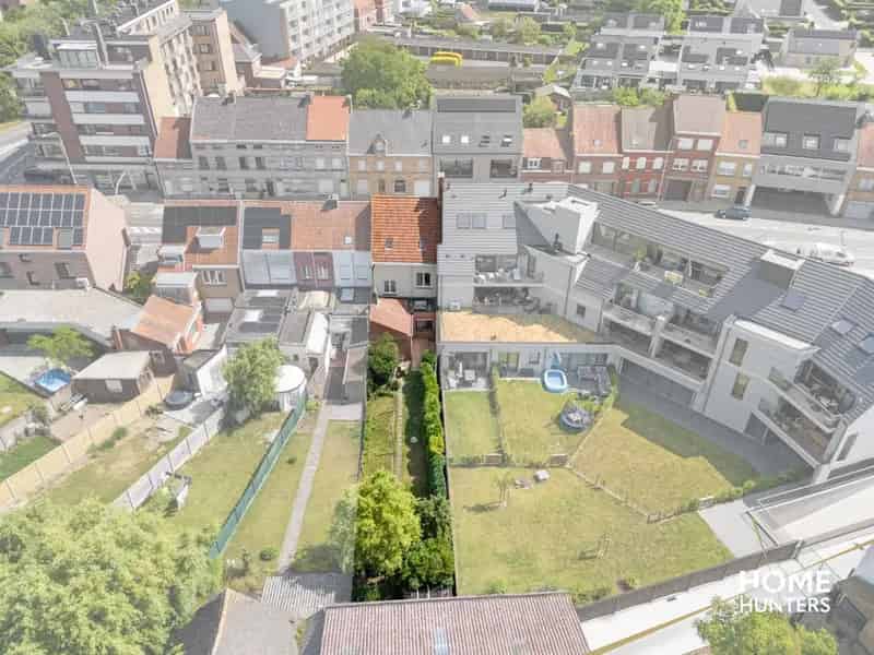 Ruime woning op een uitstekende locatie met 4 slaapkamers, een ruime zolder en een mogelijkheid om een garage te plaatsen