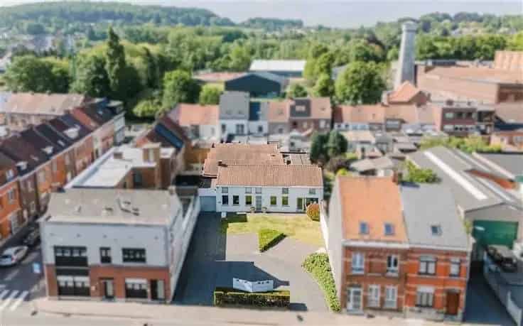 Veelzijdig Woonhuis Met Groot Magazijn Ronse