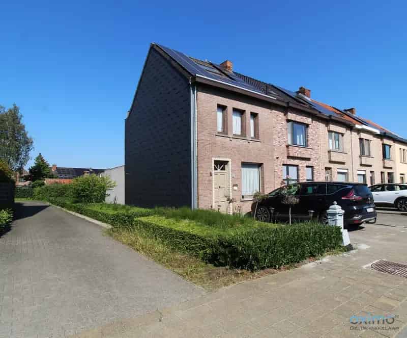 Halfopen woning met tuin en 3 slaapkamers, zonnepanelen en uitstekende ligging!