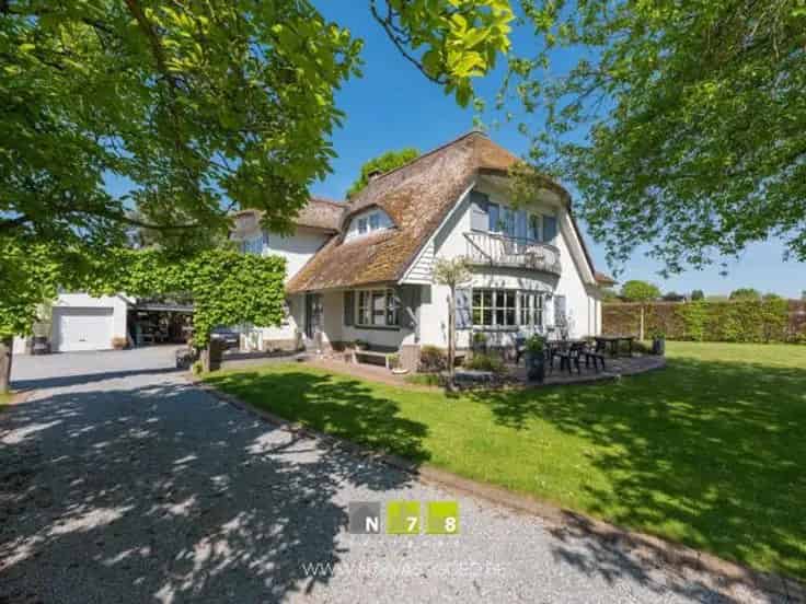 Villa Te Koop Lanaken: Wonen & B&B Combinatie