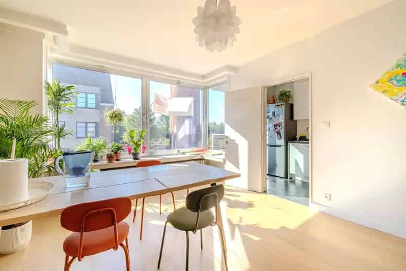 Instapklaar, ruim appartement met 2 slaapkamers & garagebox