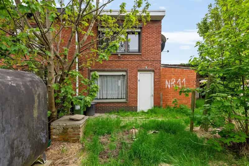 Te renoveren eengezinswoning met tuin en opslagruimte