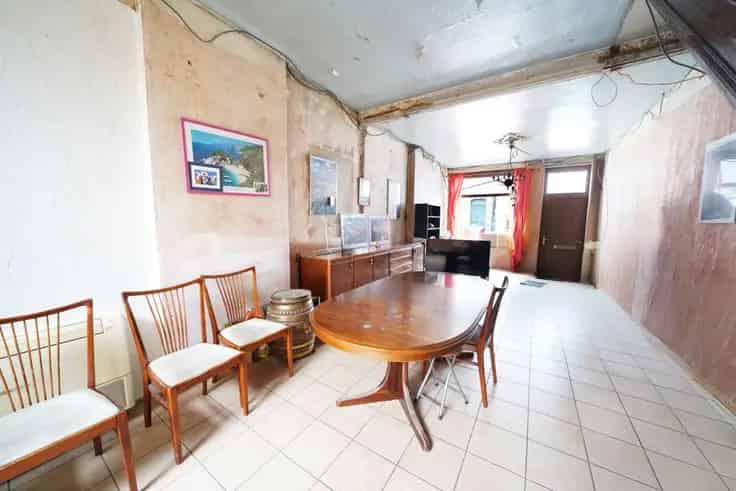 Huis Te Koop: Gelijkvloers, 2 slaapkamers, tuin, kelder