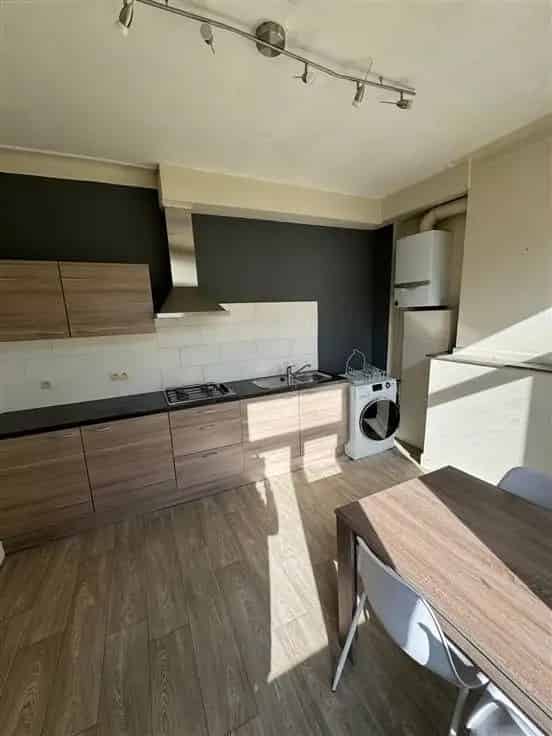 Opbrengsteigendom Berchem: Handelspand 3 Appartementen