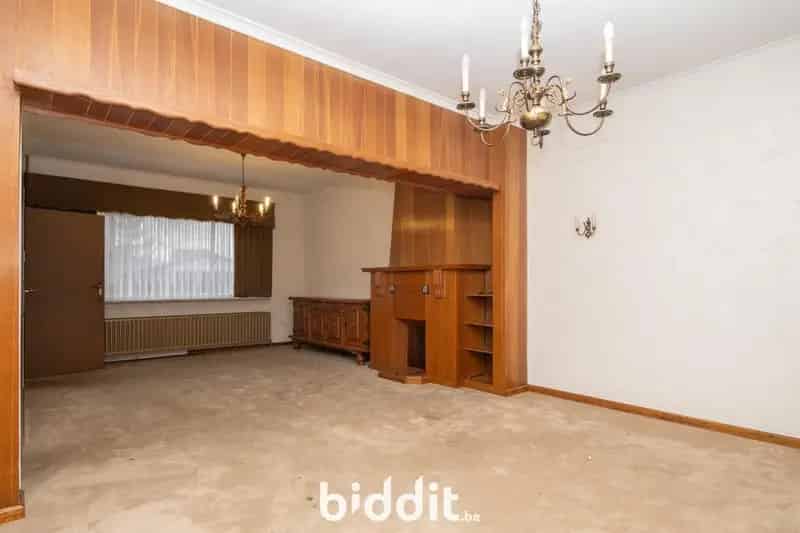 LOT 1: TE RENOVEREN WONING