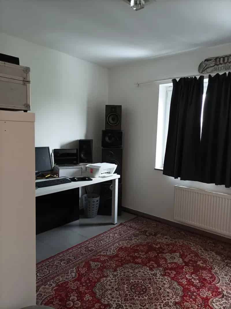 Modern appartement met 2 slaapkamers – eerste verdieping

Ontdek dit verzorgd appartement op de eerste verdieping van een rustige residentie. Geniet van comfortabel wonen met een praktische indeling en alle nodige voorzieningen binnen handbereik.

Indelin