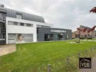 Handelspand Maasmechelen 413m2 te Koop Instapklaar Magazijn Goederenlift