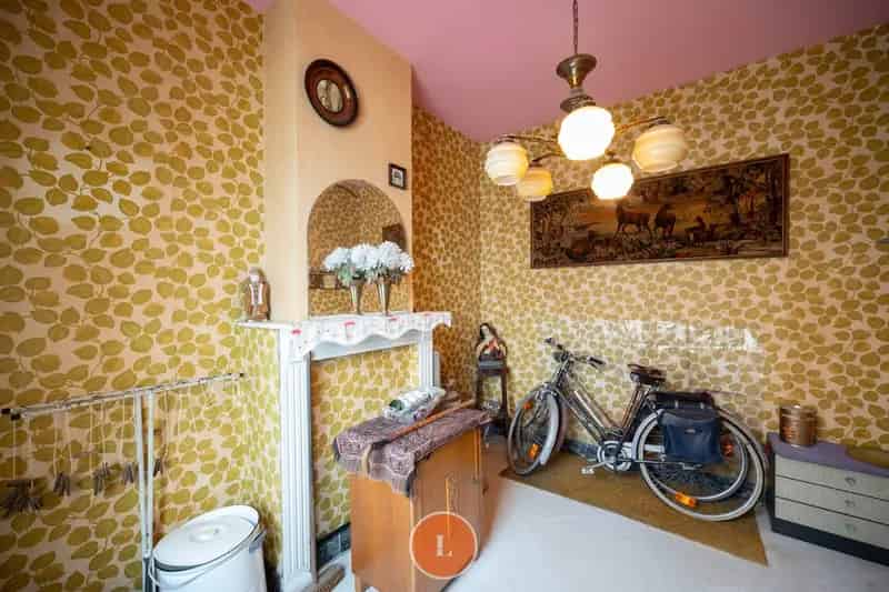 te renoveren woning met 3 slaapkamers en garagebox