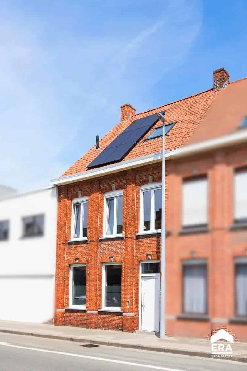 Ruime gezinswoning te koop Poperinge 4 slaapkamers zonnepanelen