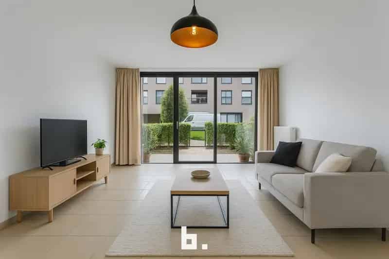 Instapklare halfopen woning  met 4 slpks, tuin en ondergrondse autostaanplaats