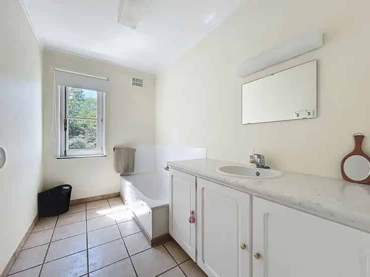 Huis Te Koop Nabij Zee 3 slaapkamers Garage Tuin