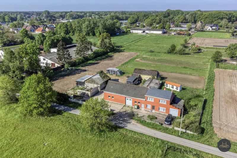 Huis te huur: Prachtige hoeve met paardenstallen en weides