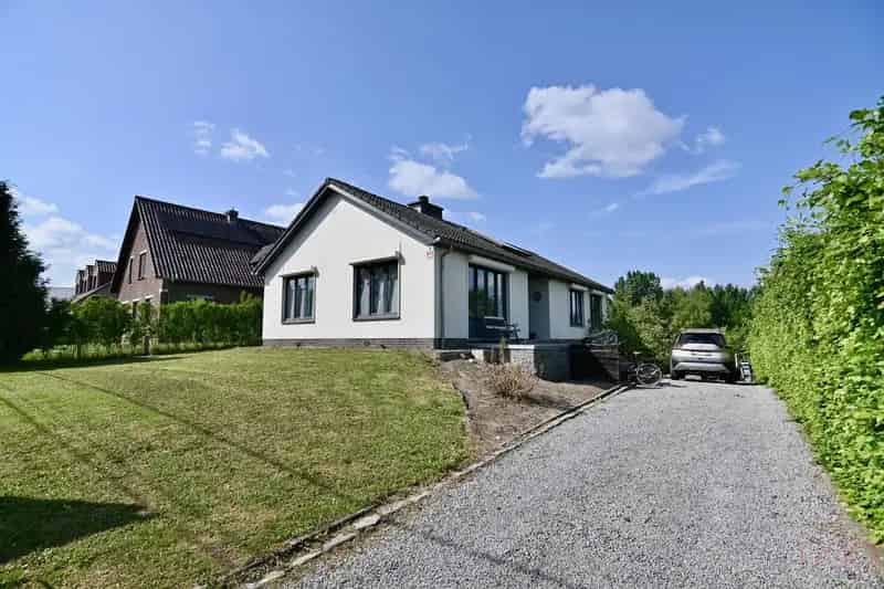 Gelijkvloerse instapklare woning met 3 slaapkamers en ruime kelder op een perceel van 14a 38ca