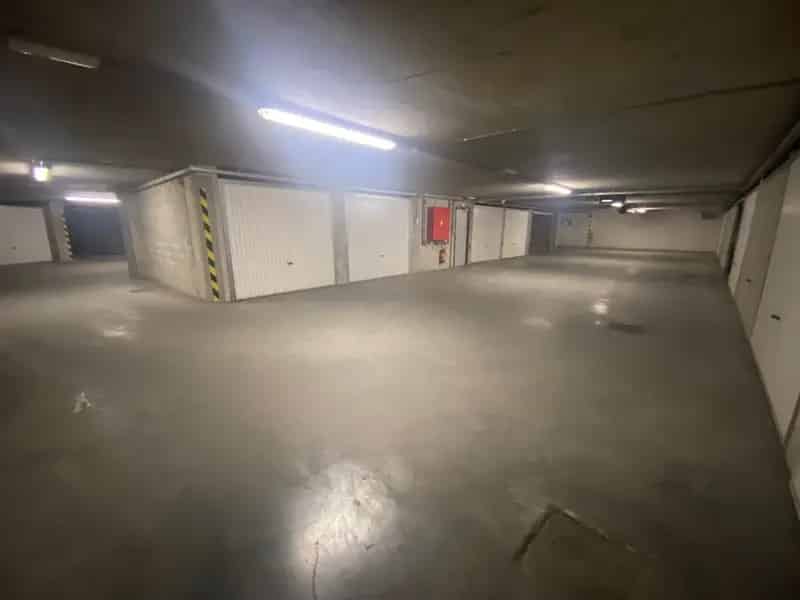 RES. LONG BEACH - GESLOTEN GARAGEBOX