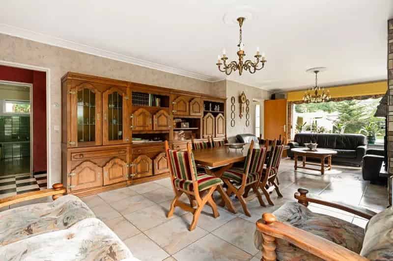 Op te frissen woning met veel potentieel!