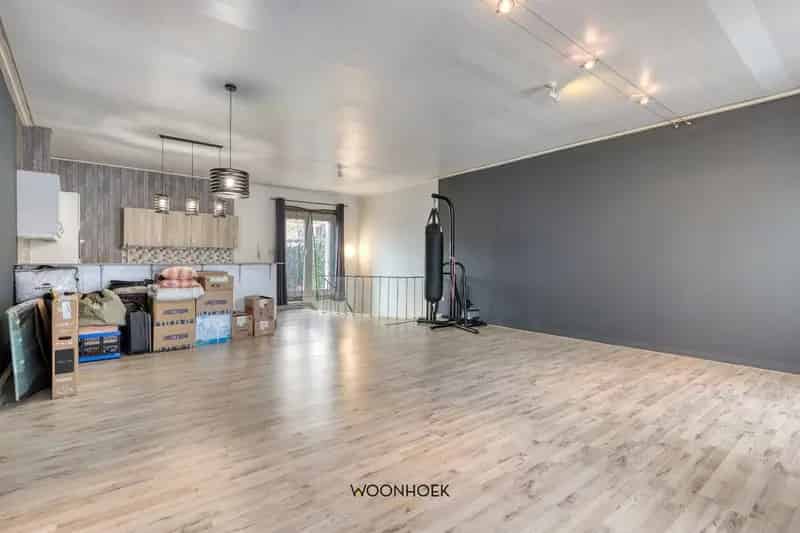 Centraal gelegen woning met 2 slpk en 2 badkamers te Zele!