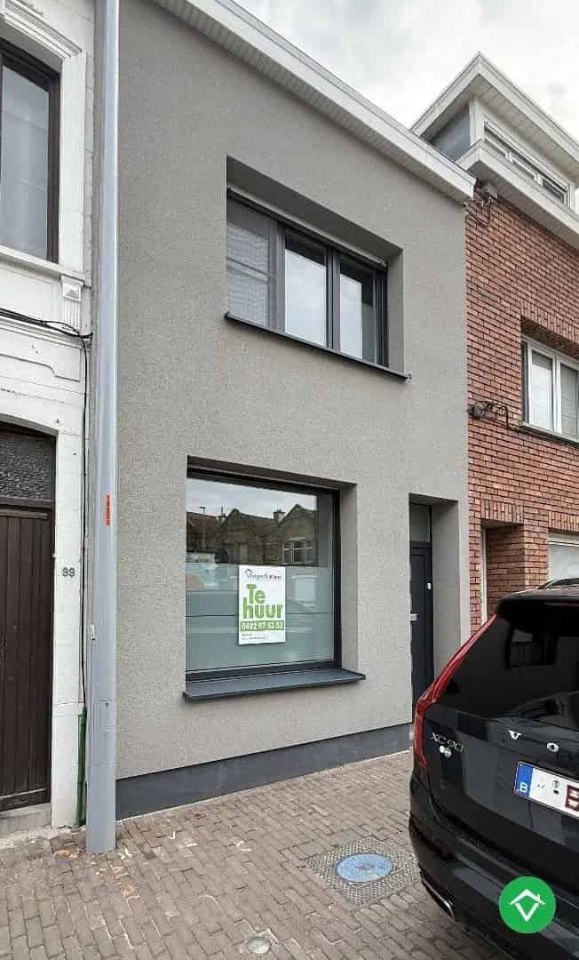 Centraal gelegen woning met 3 slaapkamers en aangename tuin te Roeselare!
