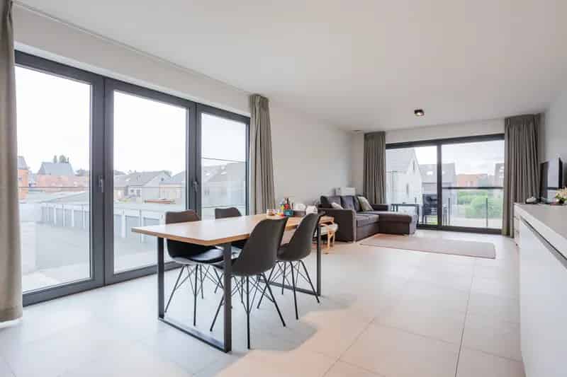 Appartement te huur - Modern 2 slaapkamers terras