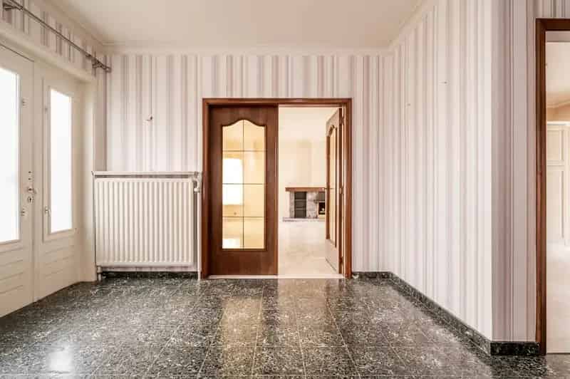 Lichtrijke laagbouwvilla +  garage/opslagruimte op +/-1.650 m²