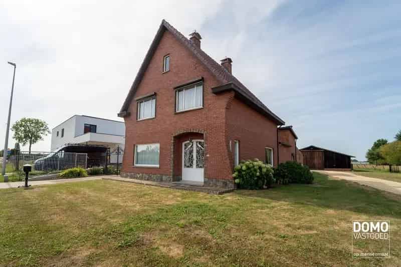 Te renoveren woning met grote tuin en achterliggende stal