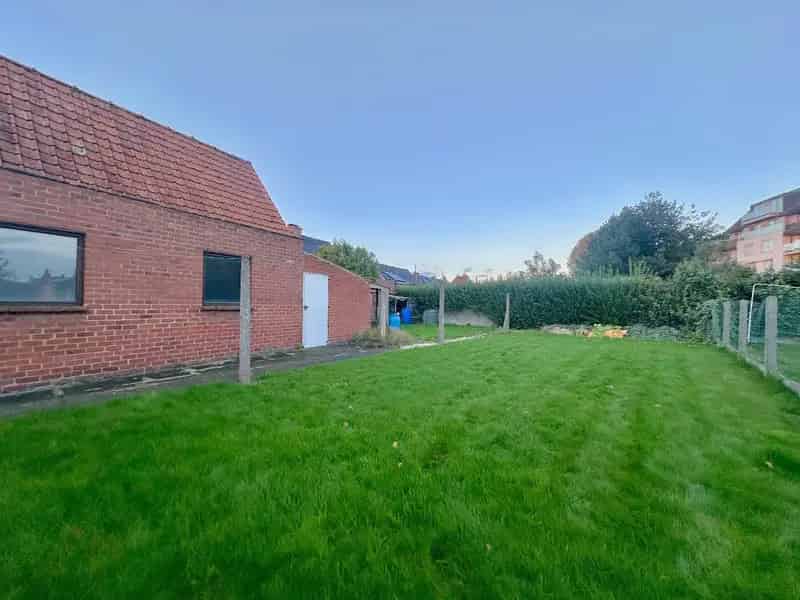 Bouwgrond met garage goedgekeurde verkavelingsvergunning te koop te Harelbeke!