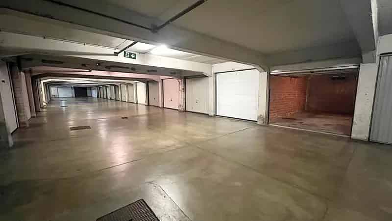 Garage  te Ganshoren 