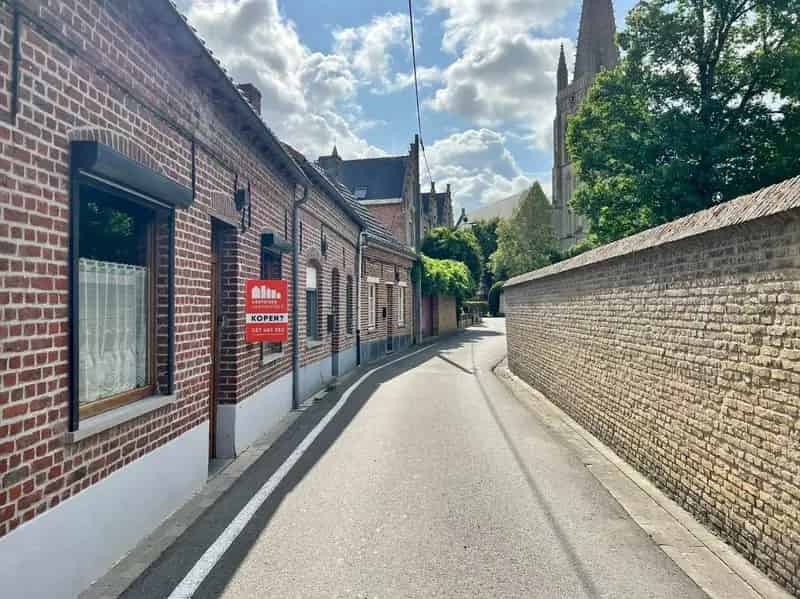 Te renoveren woning in de rustige dorpskern van Elverdinge.