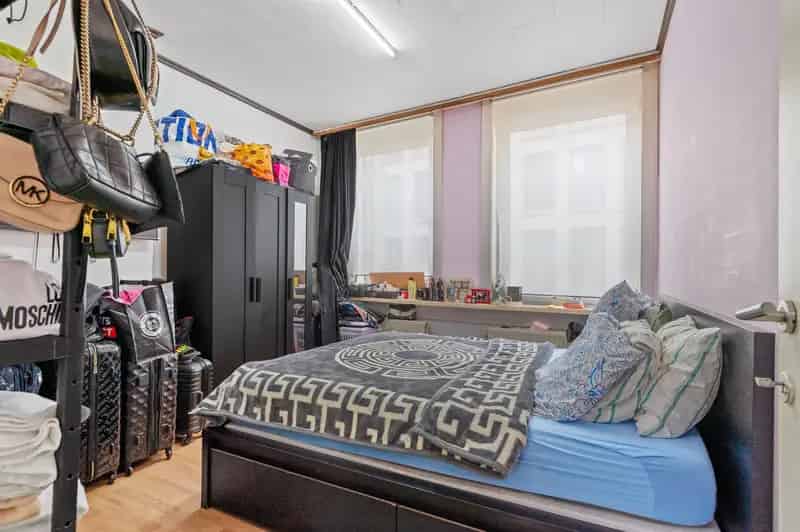 Huis (300 m²) opgedeeld in vier entiteiten in populaire buurt
