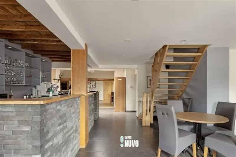 Polyvalent handelspand met woning op topligging