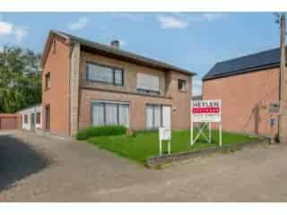 Huis te koop Beerse - Ruime woning met magazijn