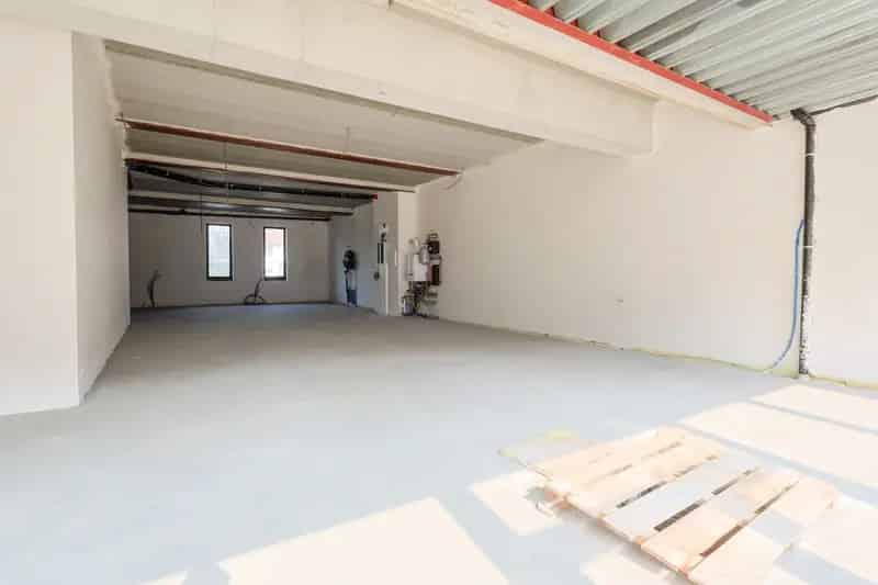 Centraal gelegen nieuwbouwhandelspand in Sint-Idesbald