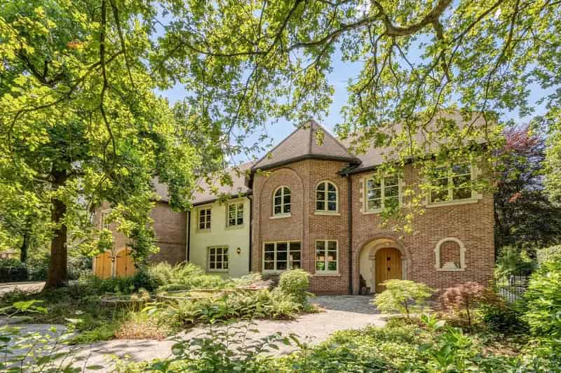 Huis te huur Schilde: Ruime villa met praktijkruimte en tuin