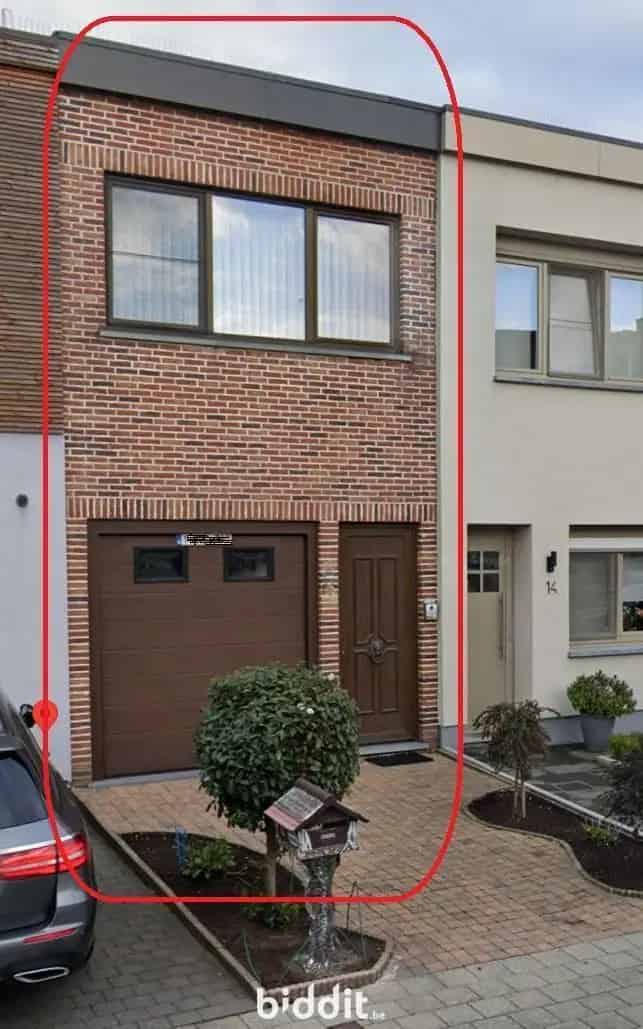 WONING MET INPANDIGE GARAGE & STADSTUINTJE