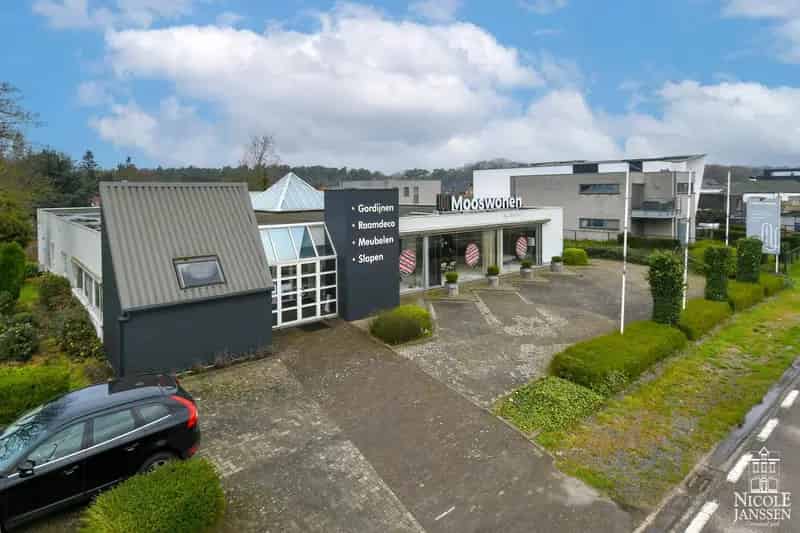 Ruim en luchtig handelspand van ca. 1050m²