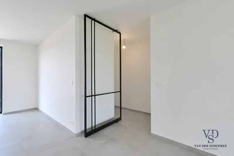 Half Open Bebouwing met buitenberging en carport