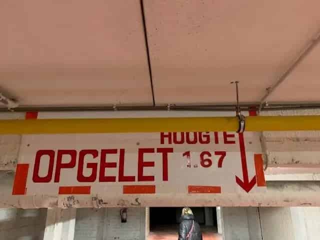 Parkeerplaats 5 in gesloten garagecomplex op de Zeedijk te Middelkerke