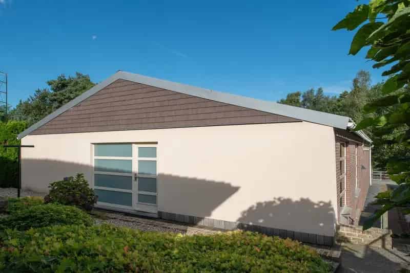 Bedrijfsgebouw met energiezuinige gelijkvloerse woning!