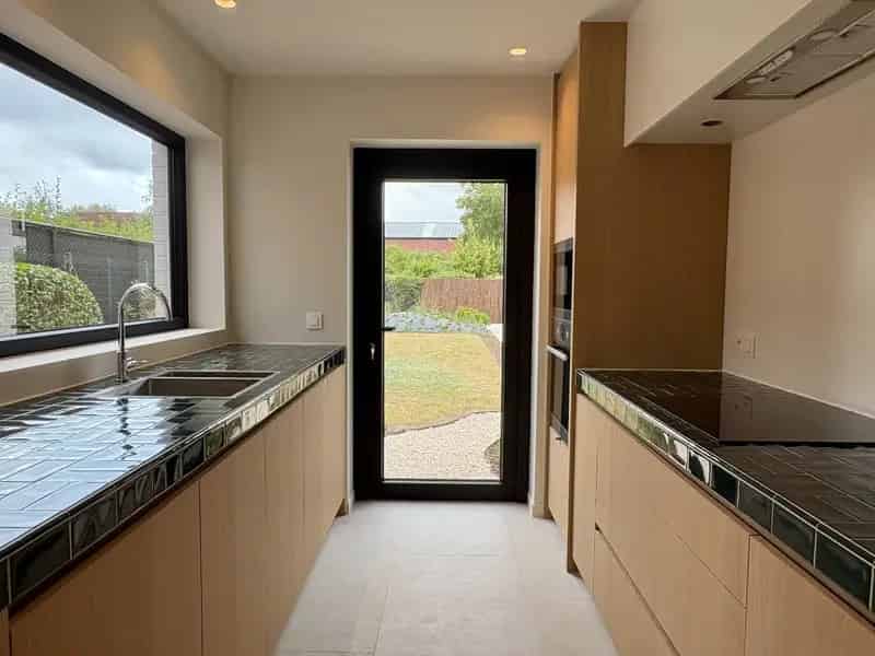 Volledig gerenoveerde woning met hoogwaardige, stijlvolle materialen te koop in Kuurne.