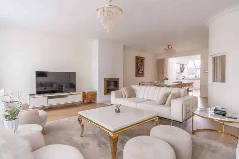 Volledig vernieuwde  woning/kantoor/handelspand met 5 slpks