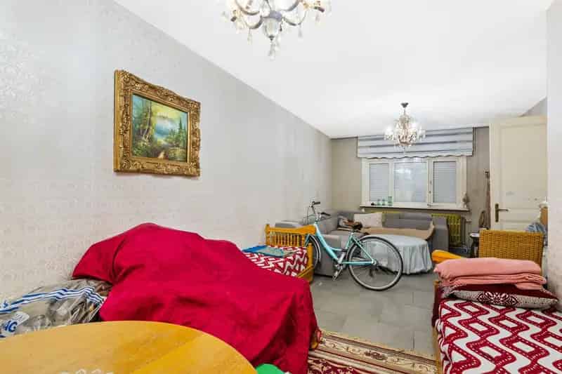 Te renoveren woning met 2 slaapkamers en terras