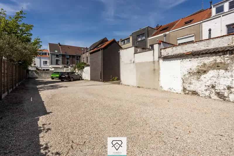 5 autostaanplaats(en) te koop met topligging te Gent